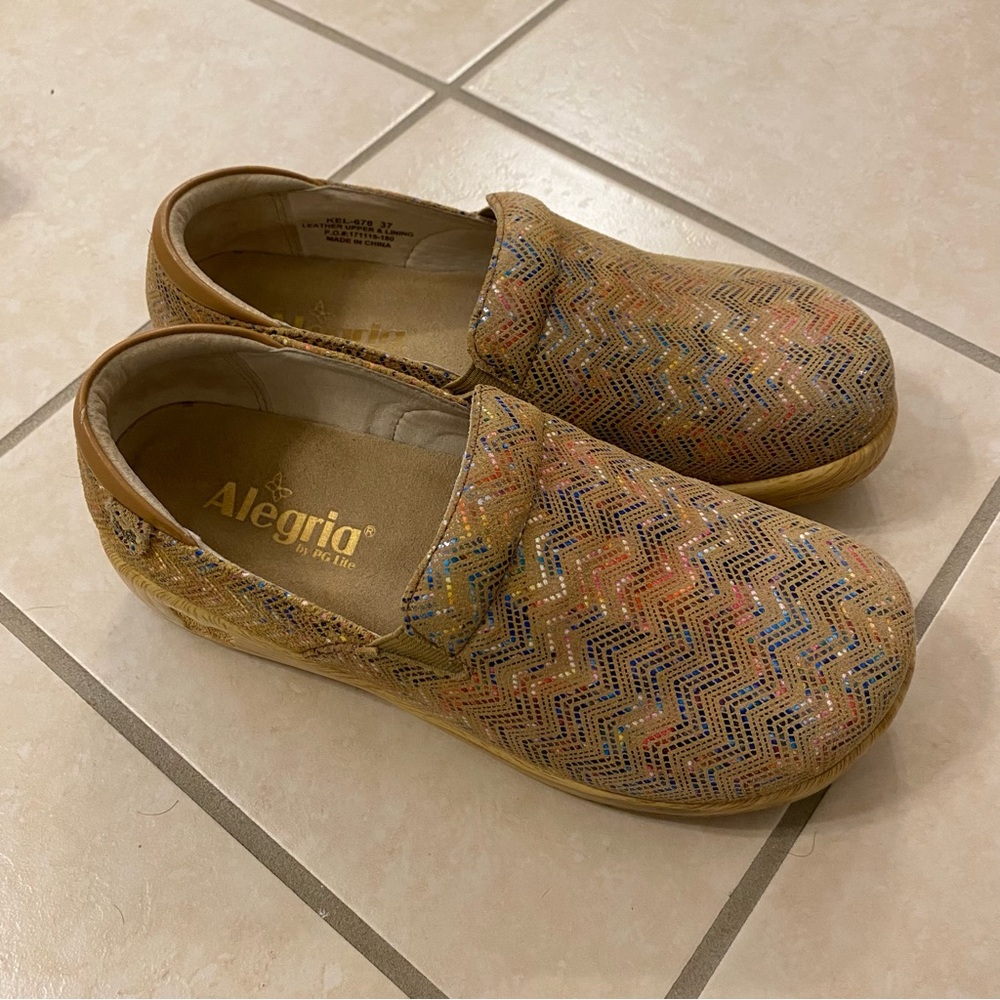 Alegria Tan Leather Slip-On Shoes with Multicolor Chevron Detail size 7/7.5